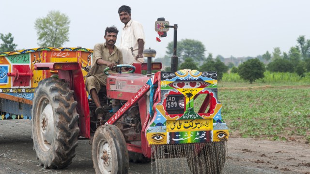 Farmers in Pakistan, who work with the Wasil Foundation, take their tractor out to fields for the day. © Ayesha Vellani