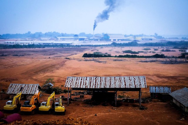 The Dayak indigenous people are fighting to regain their rights on their ancestral lands and regenerate the ecosystem of West Kalimantan's Semenduk lake. Photo: Diah Tantri for GLF 2015 photo competition